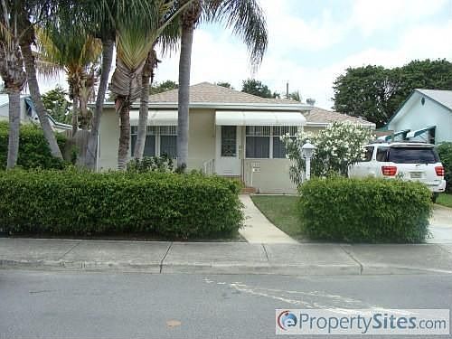2nd image of 925 N Palmway