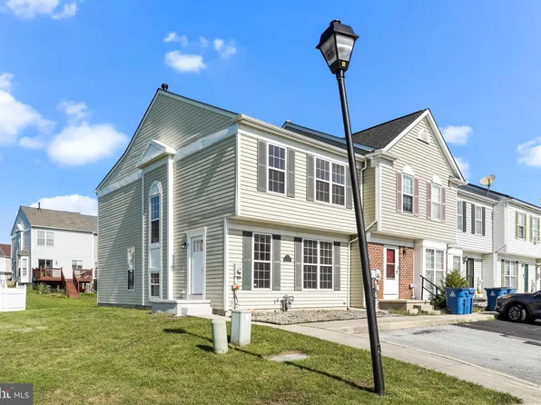 1 Charles Ct, Newark, DE 19702