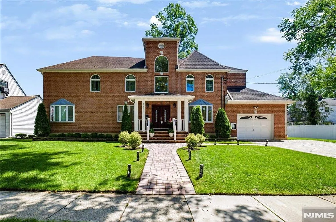 4 bed, 4.5 bath, 3160 sqft, $6,000 — Photo 1