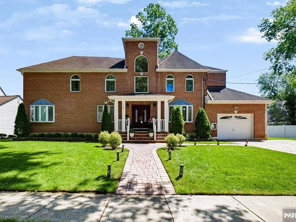 198 Munn Ave