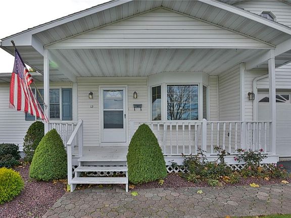3rd image of 12 Woodburne Dr