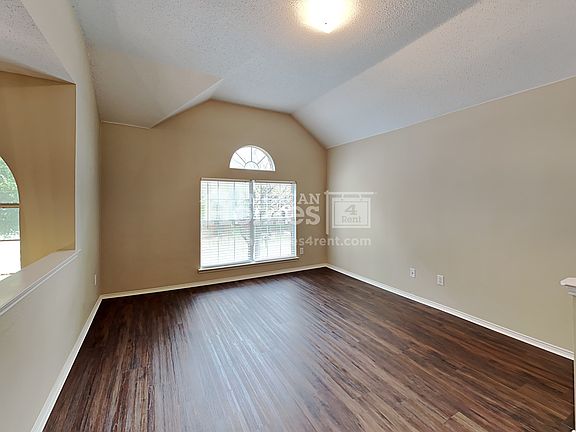 4th image of 1206 Quincy Dr