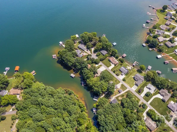 5153 Glenwood St, Sherrills Ford, NC 28673