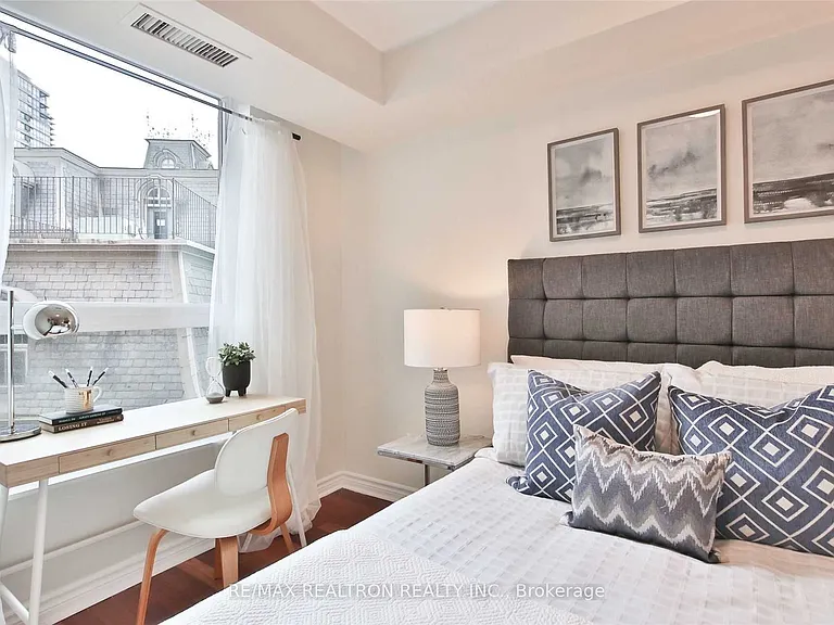 77 Maitland Pl #326 — Photo 24