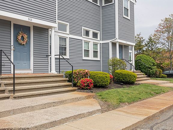 3rd image of 501 Auburn St APT 303