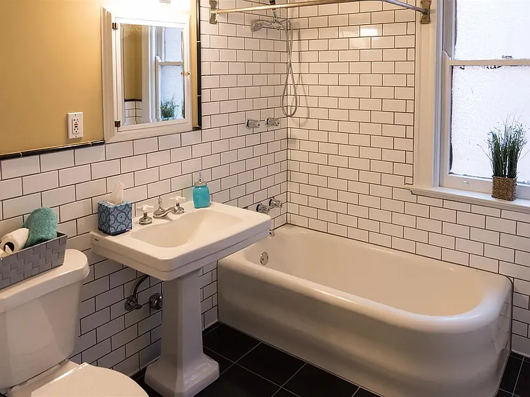 401 McAlpin Ave #A — Photo 8