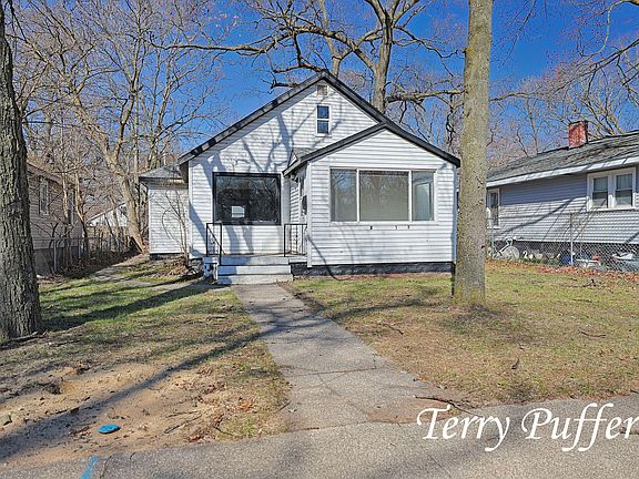 2nd image of 2913 Howden St