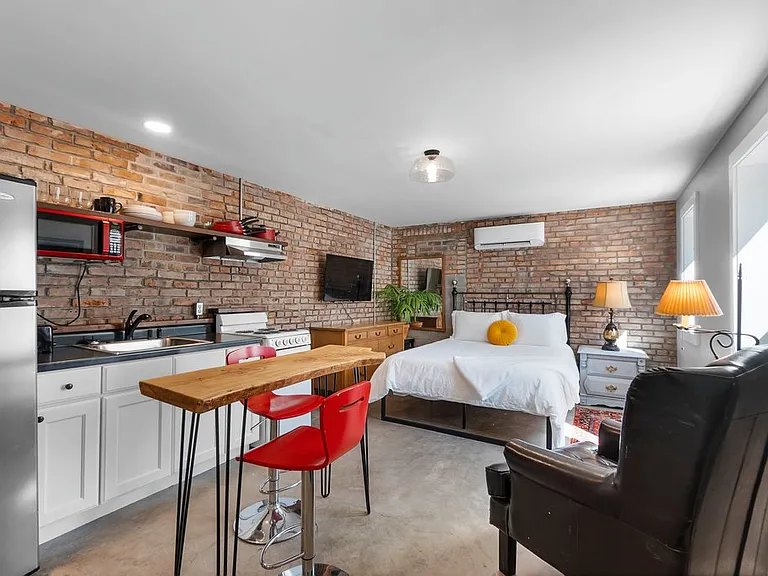 622 Broadway Ave #7 — Photo 8