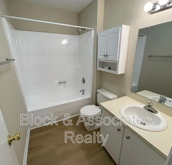904 Glenwood Rd — Photo 5