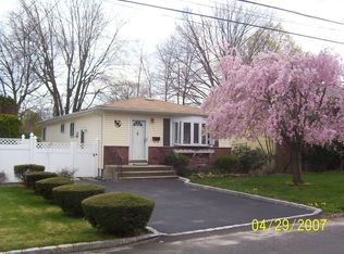 348 Manhattan Ave, West Babylon, NY 11704