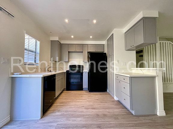 5th image of 2718-29 Ariane Dr