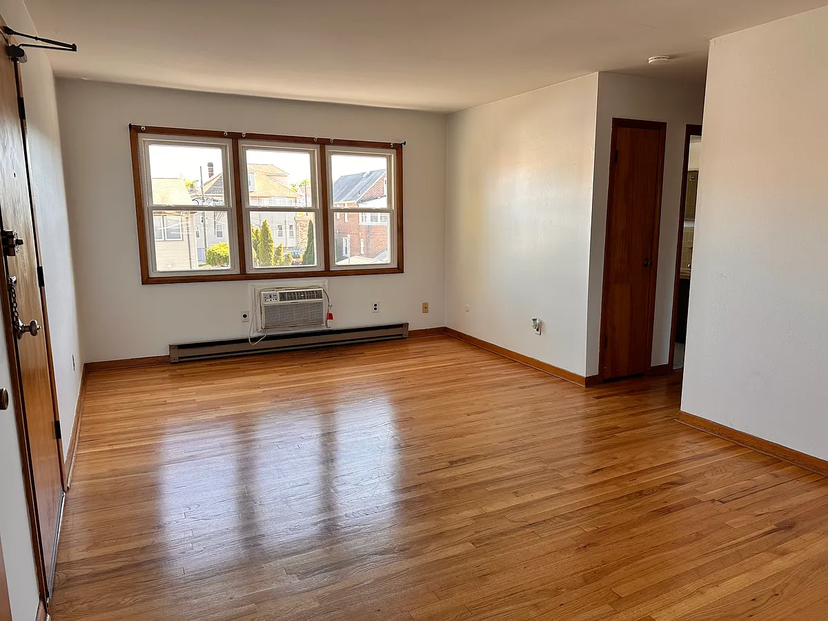 Building Photo - 333 Green Ave #6