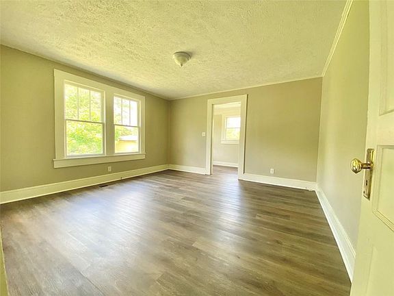 5th image of 497 Spring St