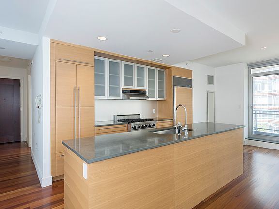 3rd image of 30 West St APT 9B