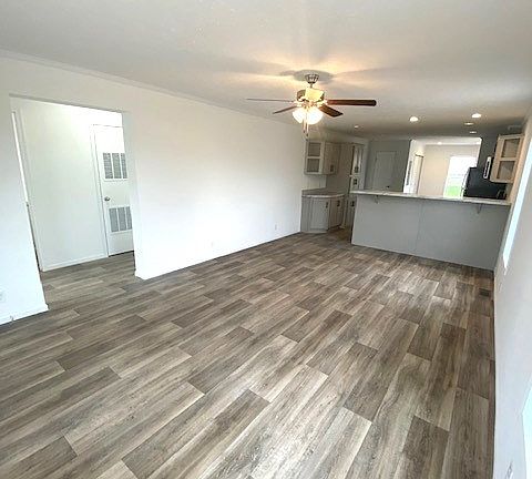 4th image of 28 Benton Dr