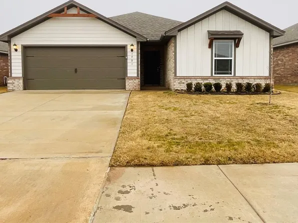 1701 Maroon Dr, El Reno, OK 73036