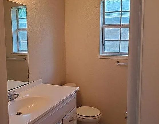 4th image of 1223 Georgia St