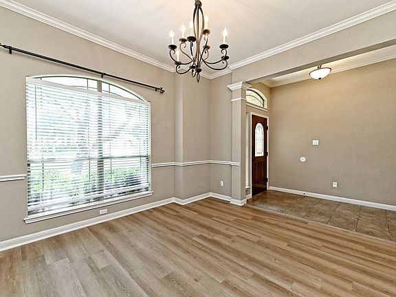 4th image of 706 Edwards Walk Dr
