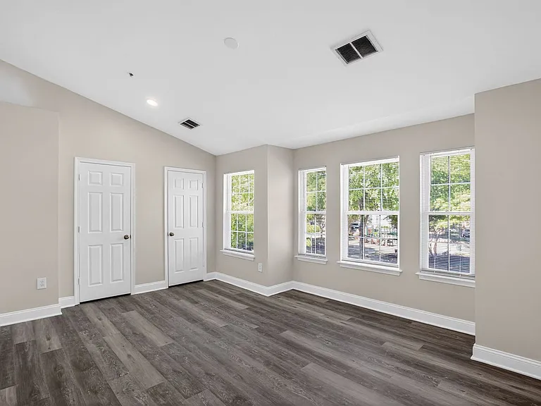 2736 Albermarle Pl — Photo 9