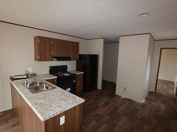 4th image of 2726 Shamrock Dr E