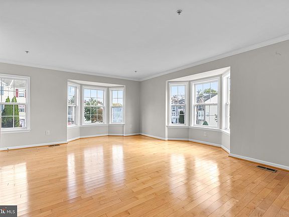 3rd image of 896 Monet Dr