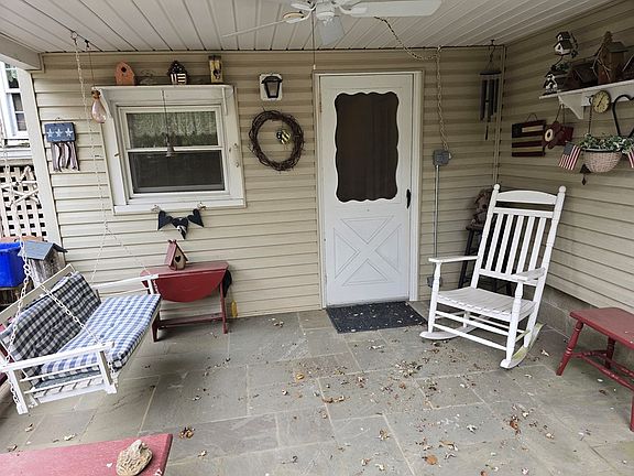 3rd image of 107 W Railroad Ave