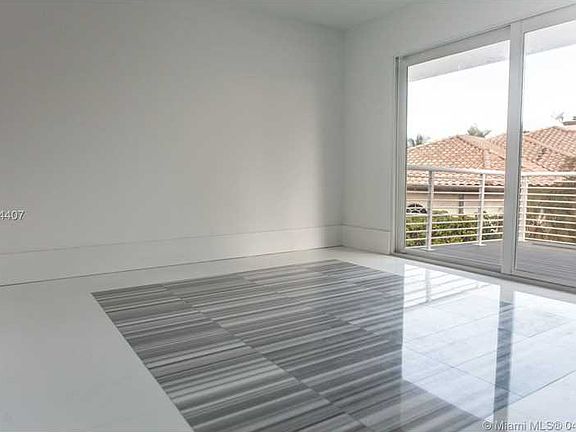4th image of 9473 NW 49 Doral Ln