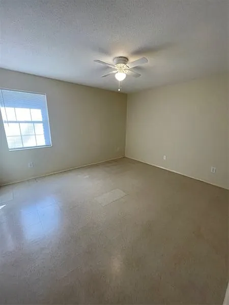 1 bed, 1.0 bath, 600 sqft, $995 — Photo 4