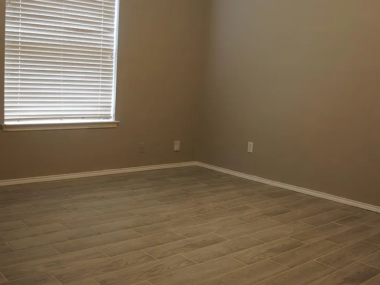 1839 Hillwood Dr — Photo 30