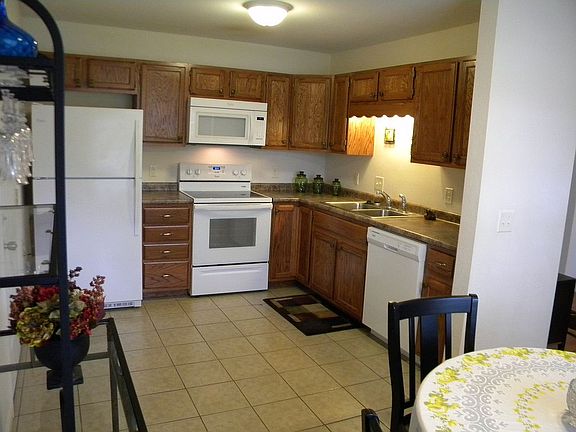 5th image of 318 Woodstone Dr