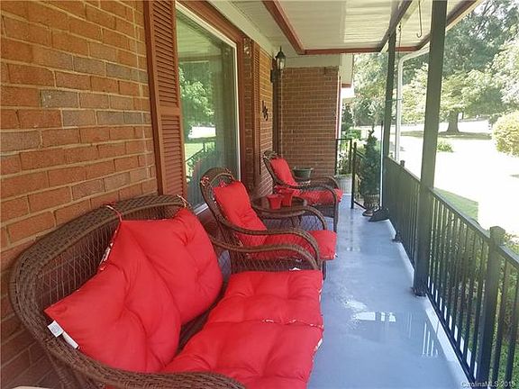 5th image of 105 Hemlock Dr