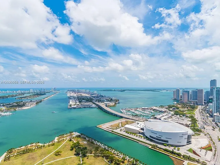1100 Biscayne Blvd #5203 — Photo 45