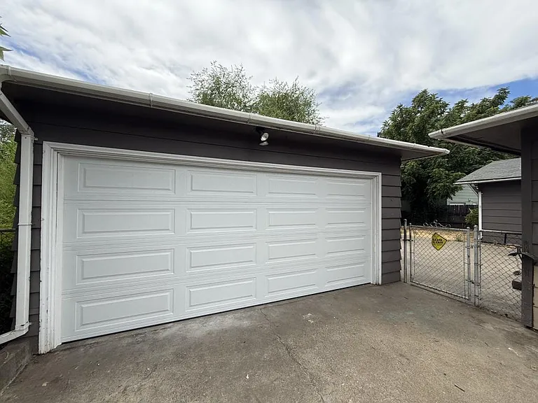 733 NE Wharton Dr — Photo 13