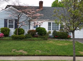 25 Winding Rd, Rockville Centre, NY 11570