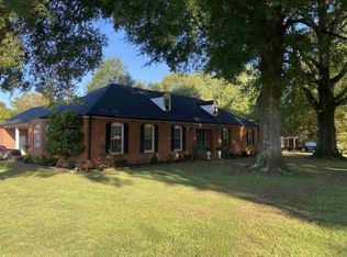 7 Twin Oaks Pl, Jackson, TN 38305