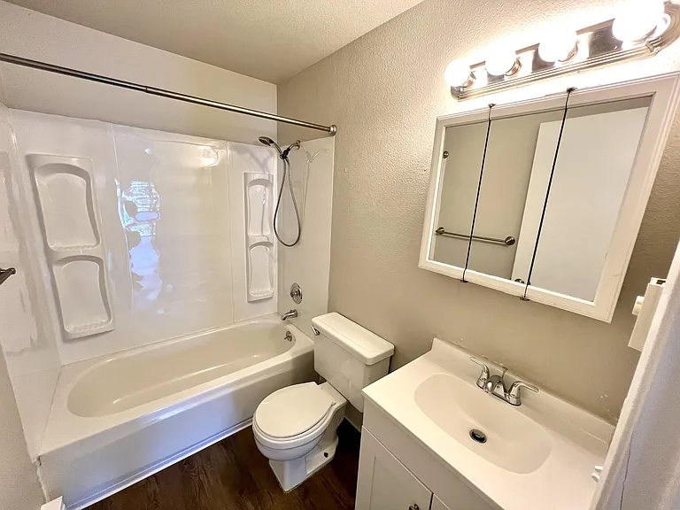 Bridgeporter Apartments — Photo 26