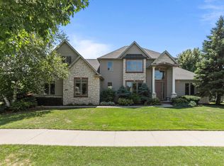 225 E Stratford Ln, Appleton, WI 54913