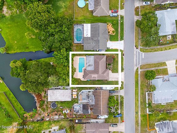 2nd image of 2565 Elm Hurst St
