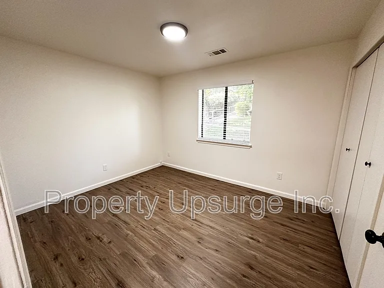 1529 Willis St #6 — Photo 11