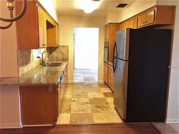 5th image of 2186 College Dr