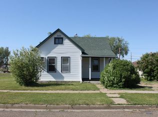 138 1st St SW, Dickinson, ND 58601