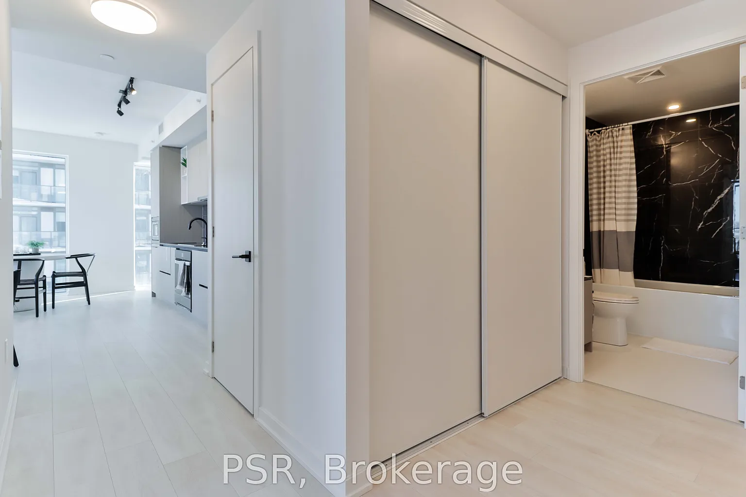 1285 Dupont St N #1510 photo 1
