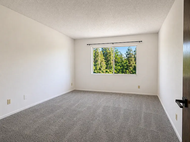 306 Chumalia St — Photo 11