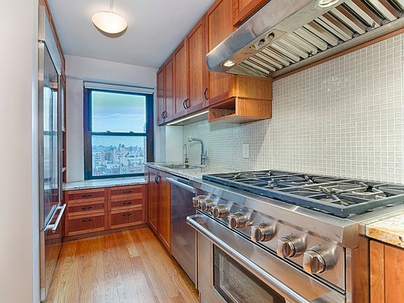3rd image of 208 E Broadway APT J1405