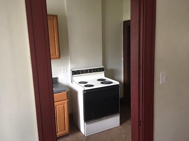 2nd image of 802 E Whittier St