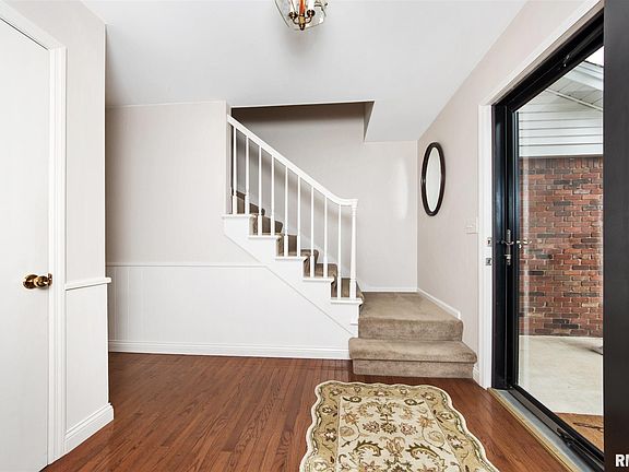 5th image of 906 W Kensington Dr