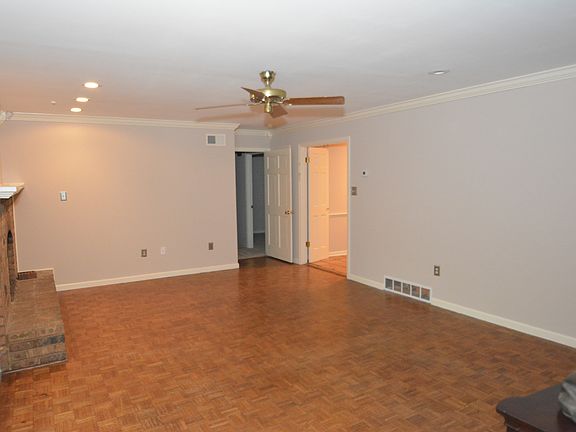 5th image of 1907 Thorncroft Dr