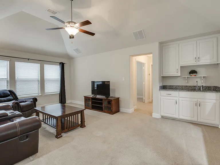 625 Surrey Ln — Photo 23