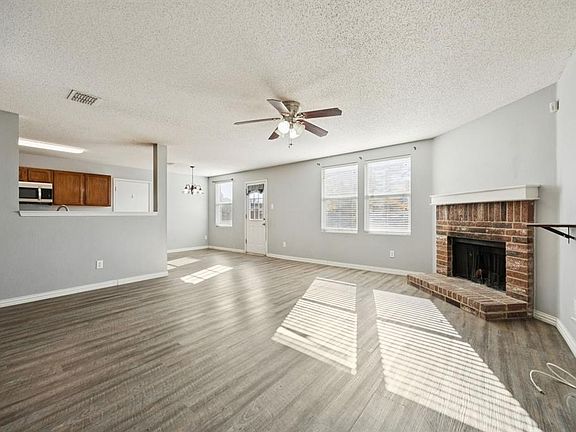 2nd image of 2900 Sheridan Ln #2900