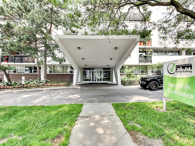 630 Roselawn Ave — Photo 47